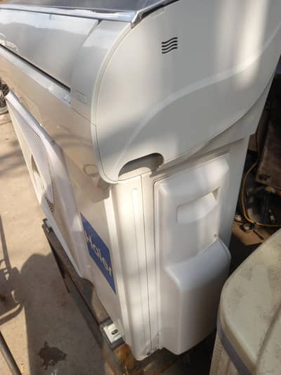 Haier 1.5 ton Dc inverter good condition ready to use gas installed