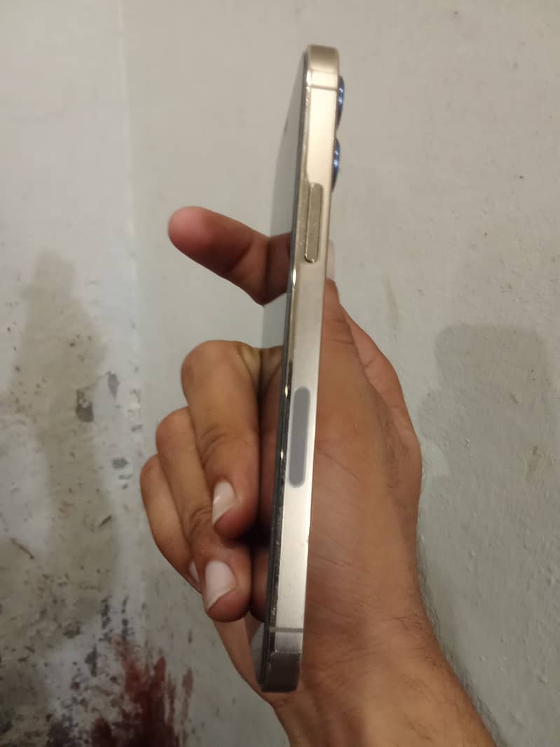 Apple iPhone 12pro 1