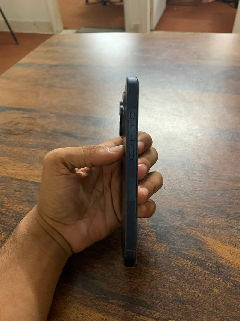 Apple iPhone 15 Pro 2