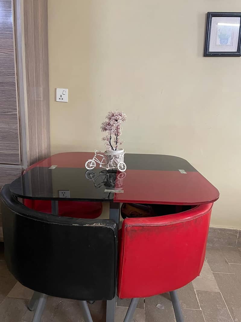 4 seater dining table 0