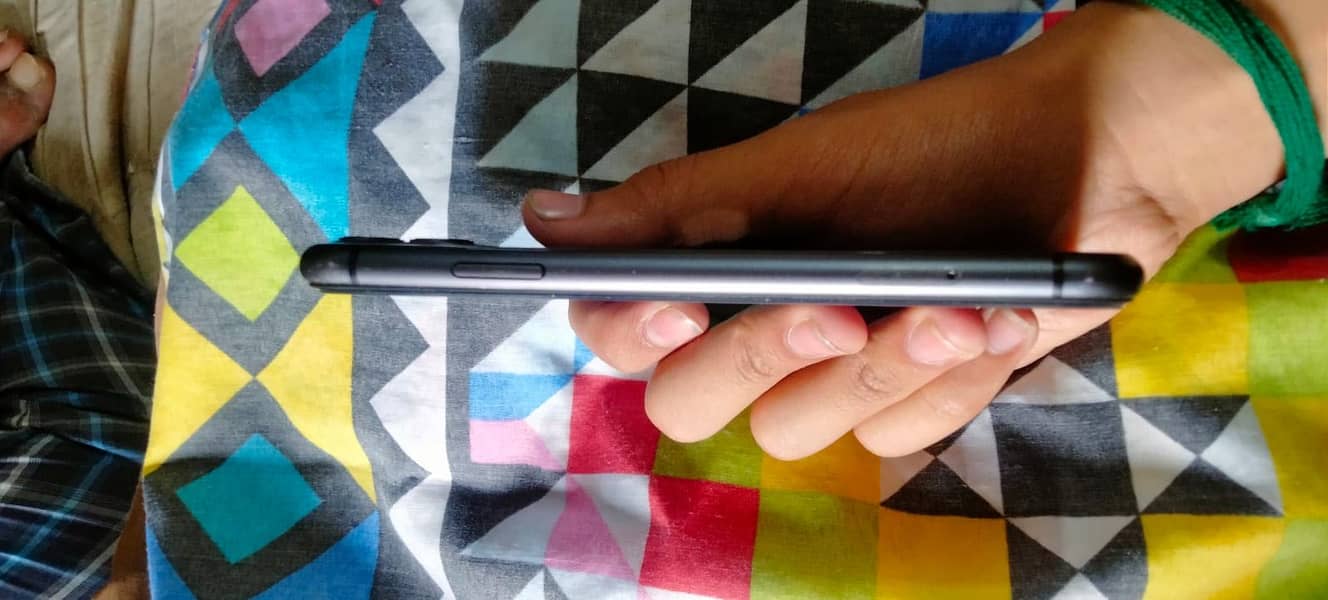 Apple iPhone 11 4