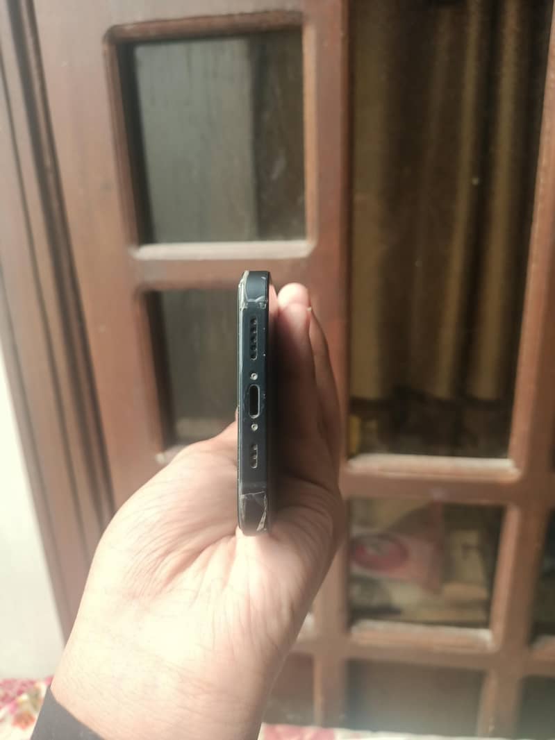 Apple iPhone 12 4