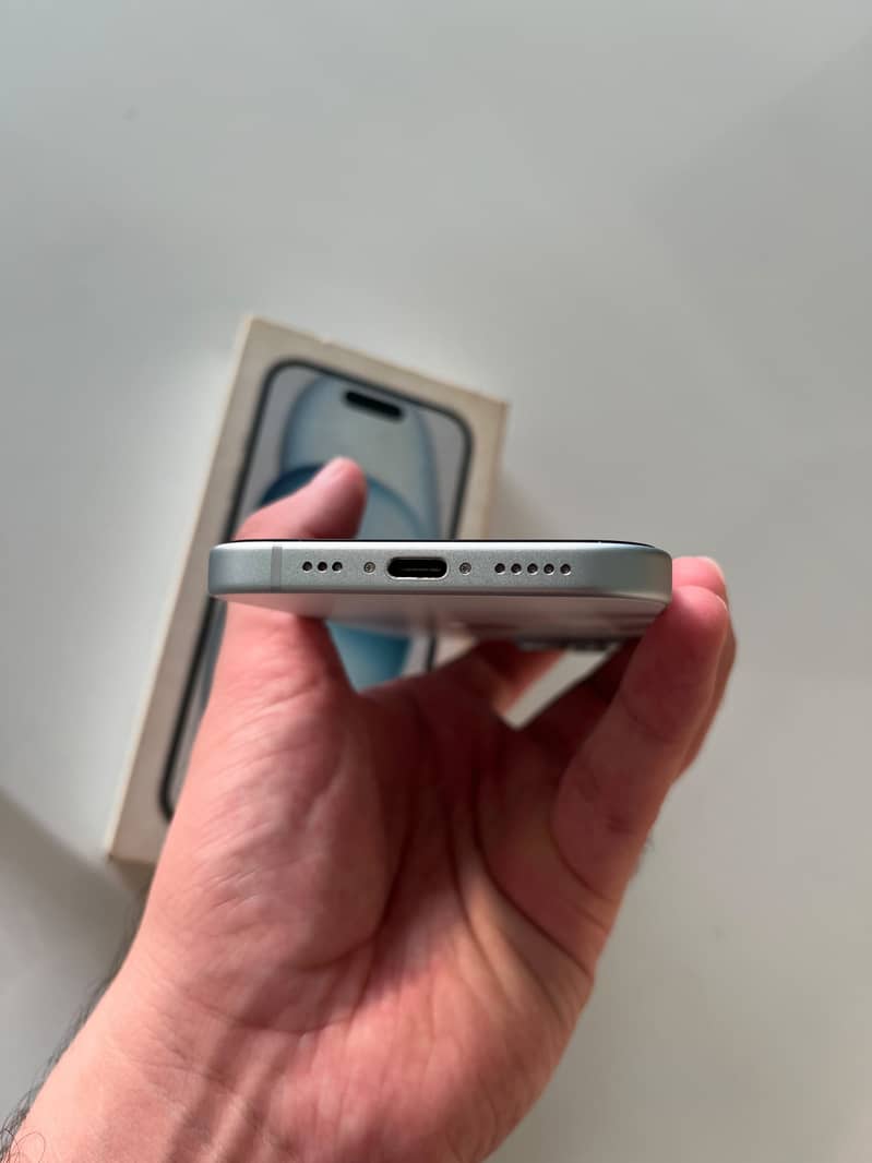 Apple iPhone 15 4