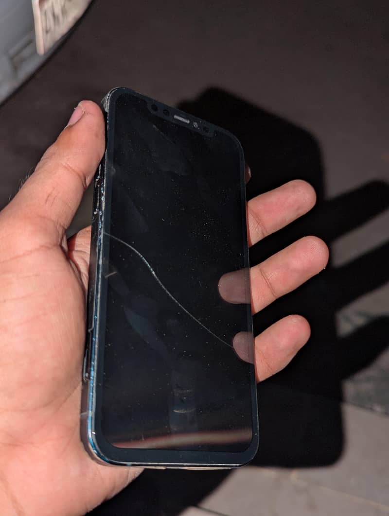 Apple iPhone 12 4