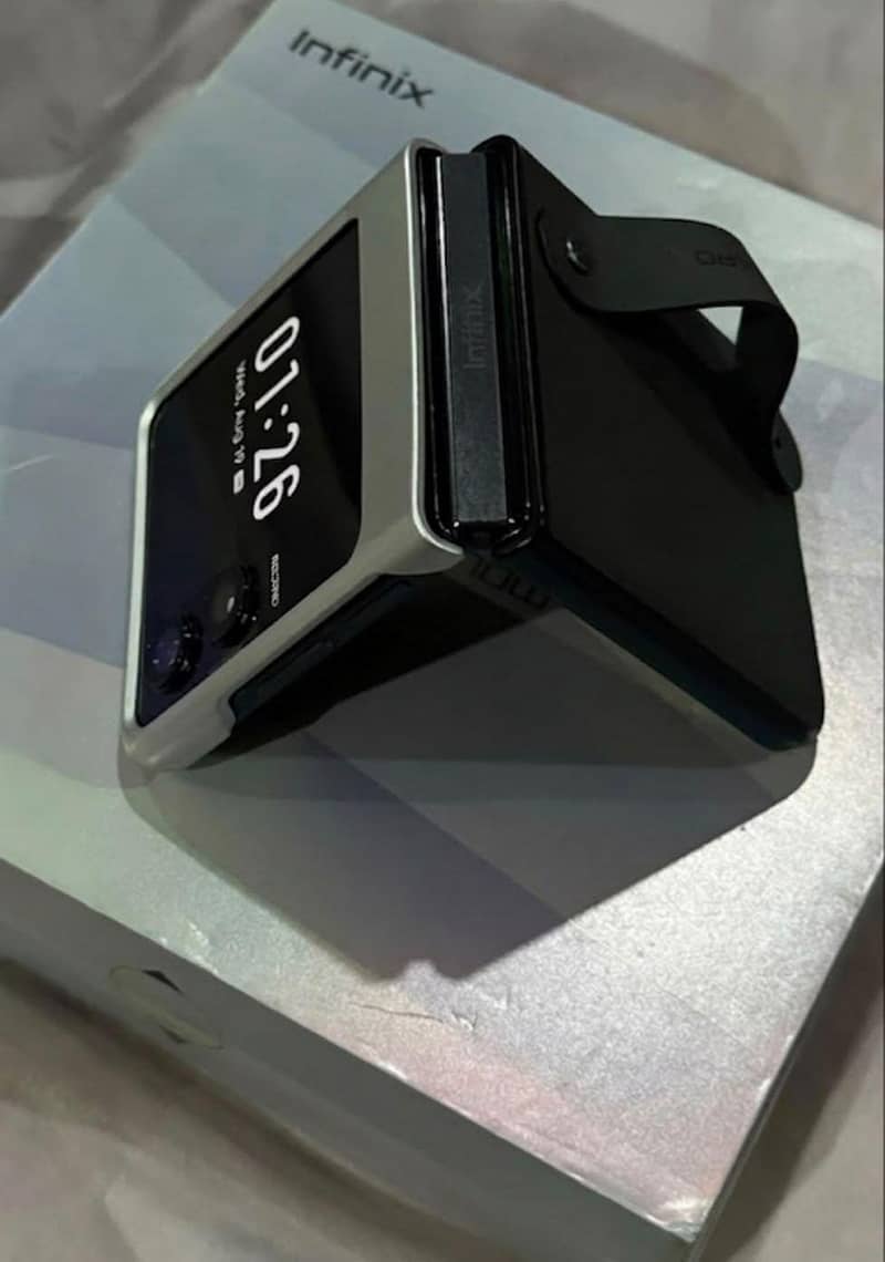 Infinix Zero Flip 0