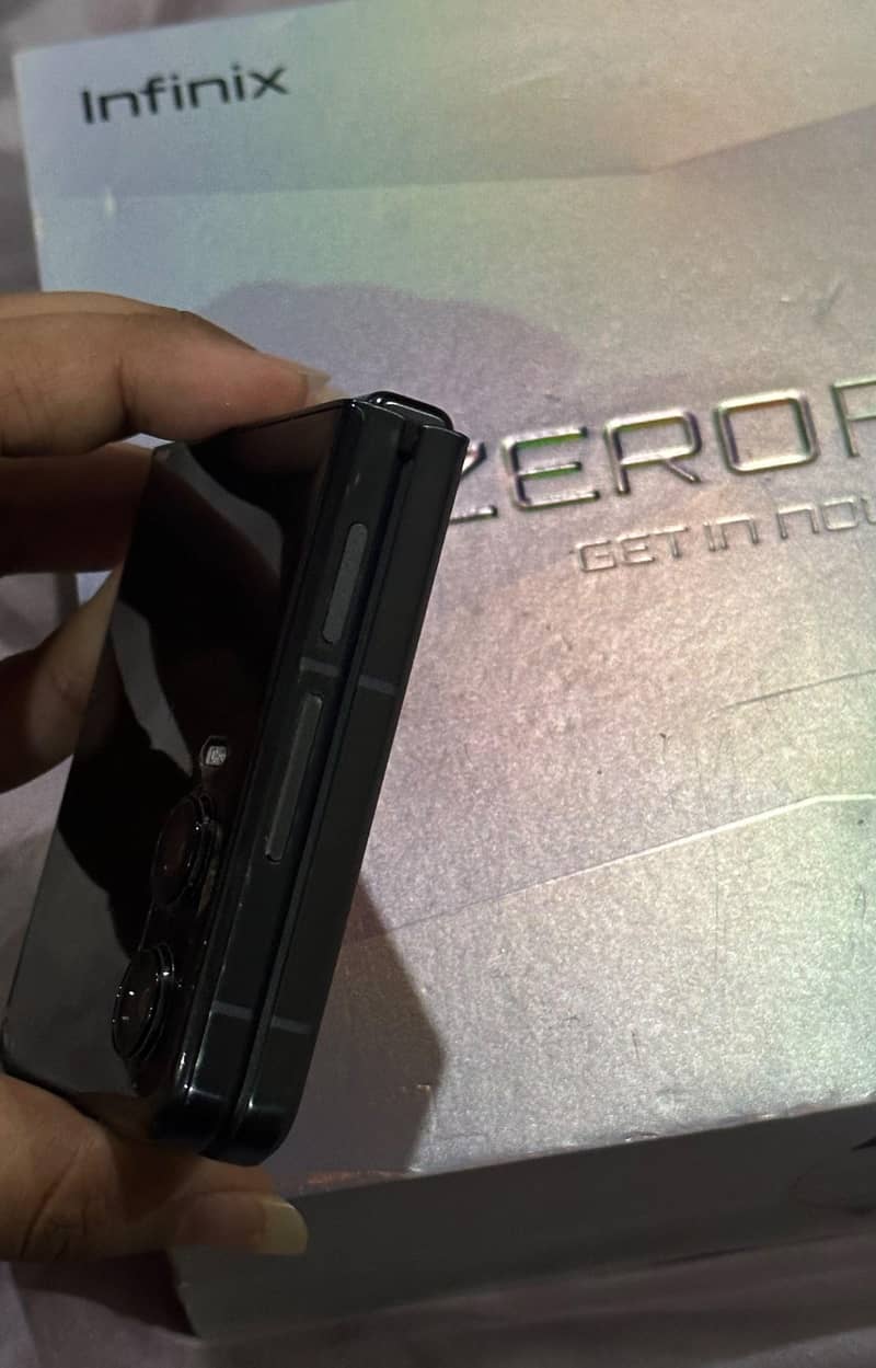 Infinix Zero Flip 4