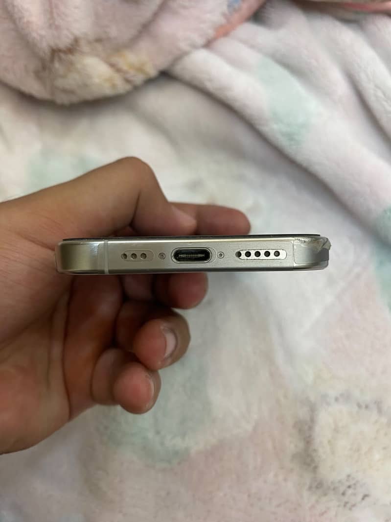 Apple iPhone 15 Pro 1