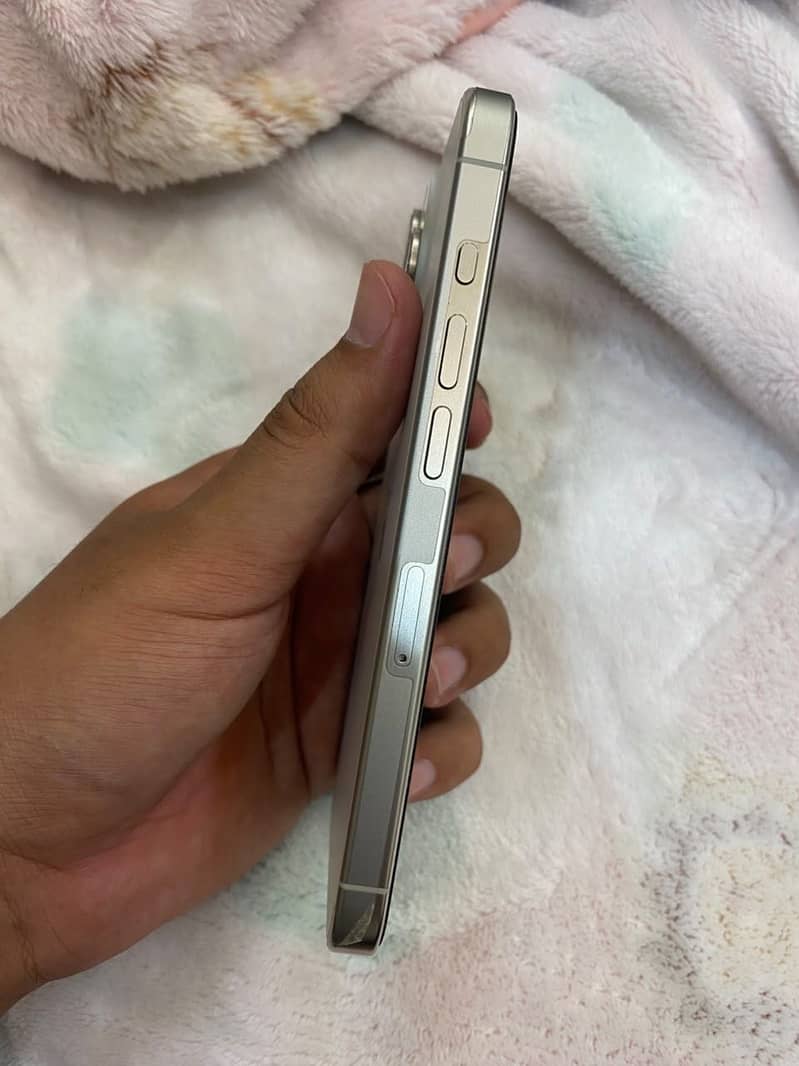 Apple iPhone 15 Pro 2