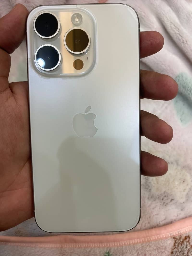 Apple iPhone 15 Pro 3