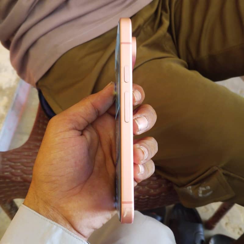 Google Pixel 9 4