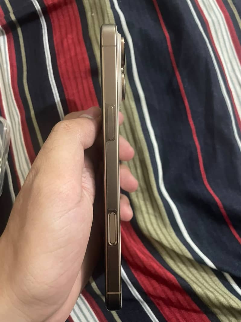 Apple iPhone 16 Pro Max 2