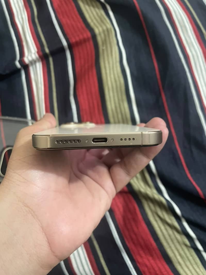 Apple iPhone 16 Pro Max 3