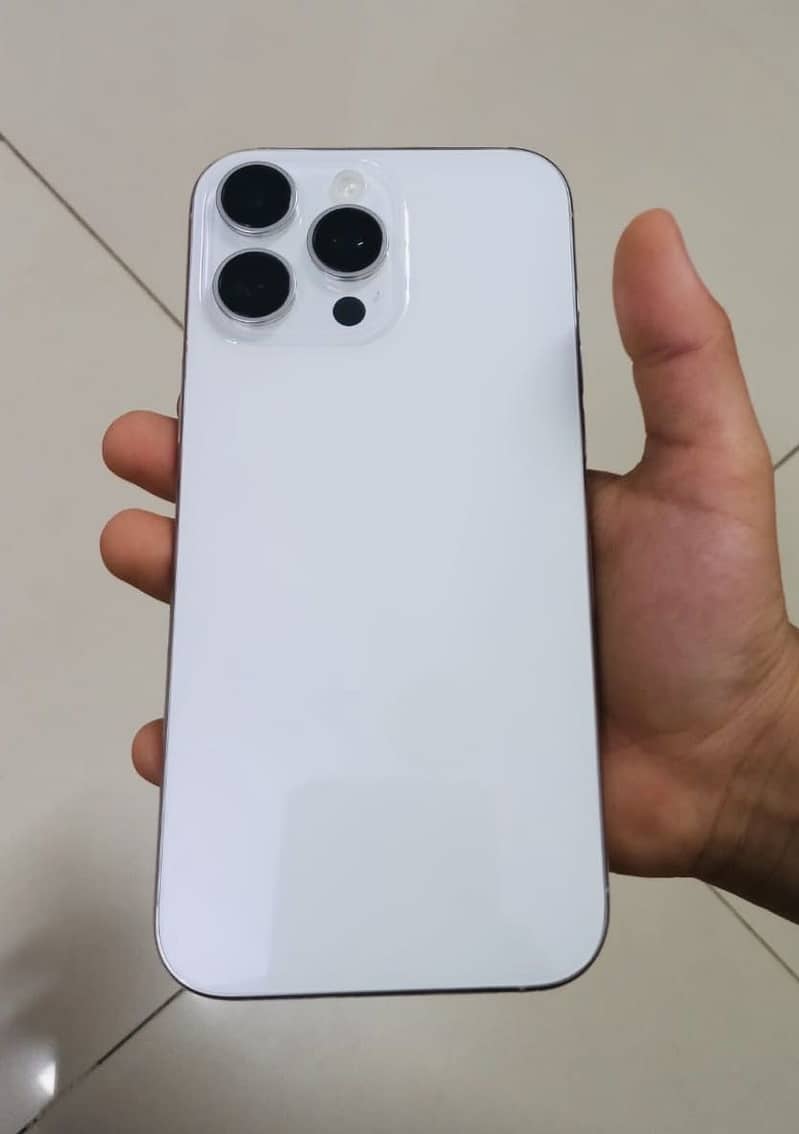 Apple iPhone 16 Pro Max 1