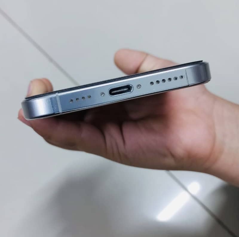 Apple iPhone 16 Pro Max 5