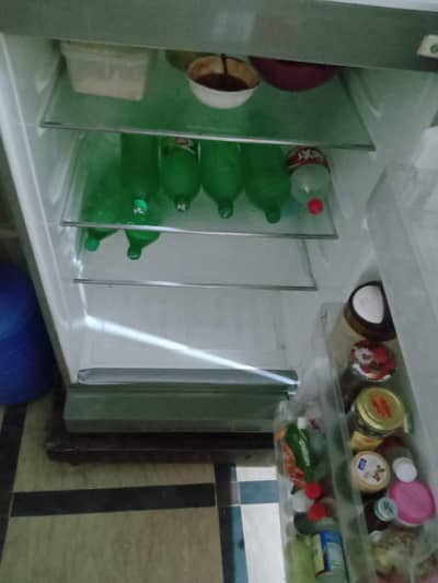Pel refrigerator. total geniune. . look like new. .