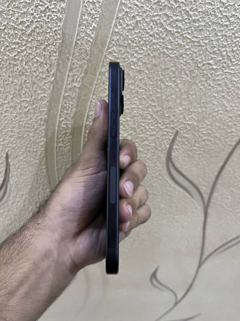 Apple iPhone 15 6