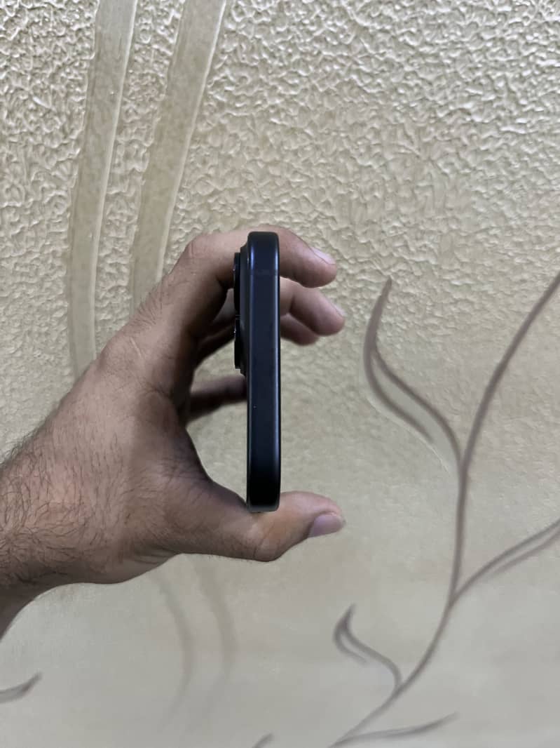 Apple iPhone 15 7