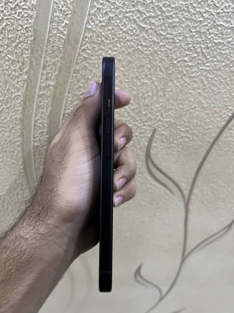 Apple iPhone 15 9