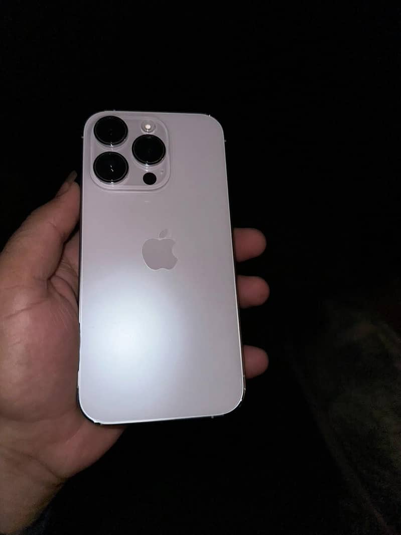 Apple iPhone 14 Pro 1