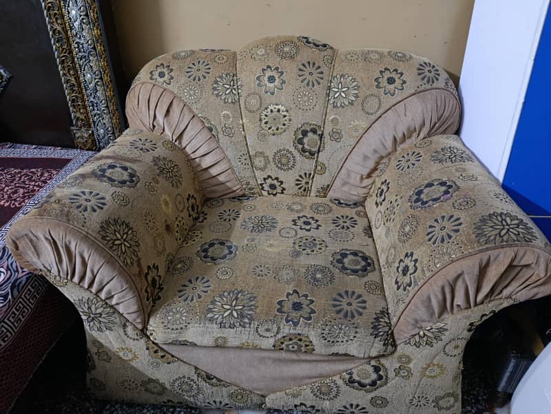 2 Single sofas 0