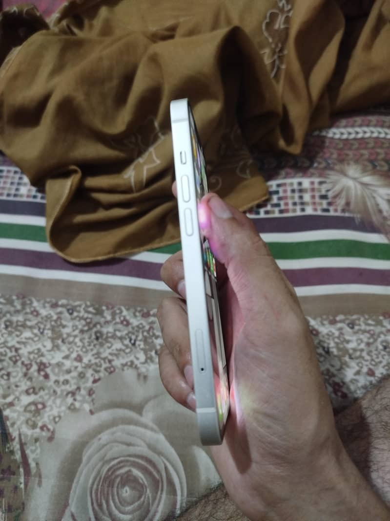 Apple iPhone 13 1