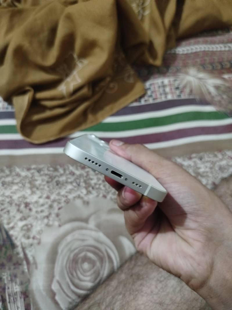 Apple iPhone 13 7