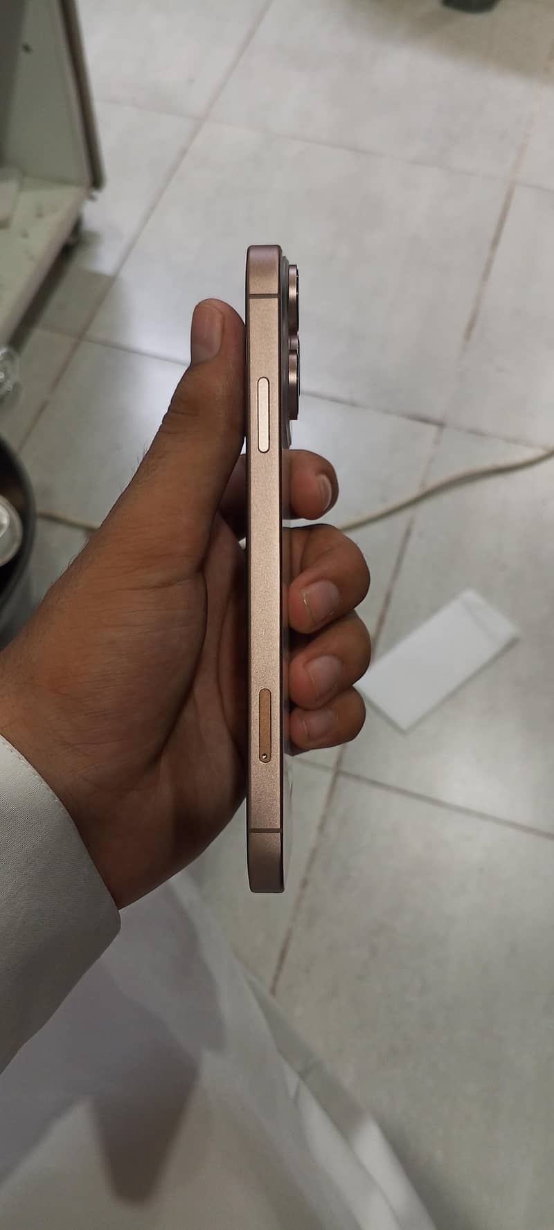 Apple iPhone 16 Pro Max 1