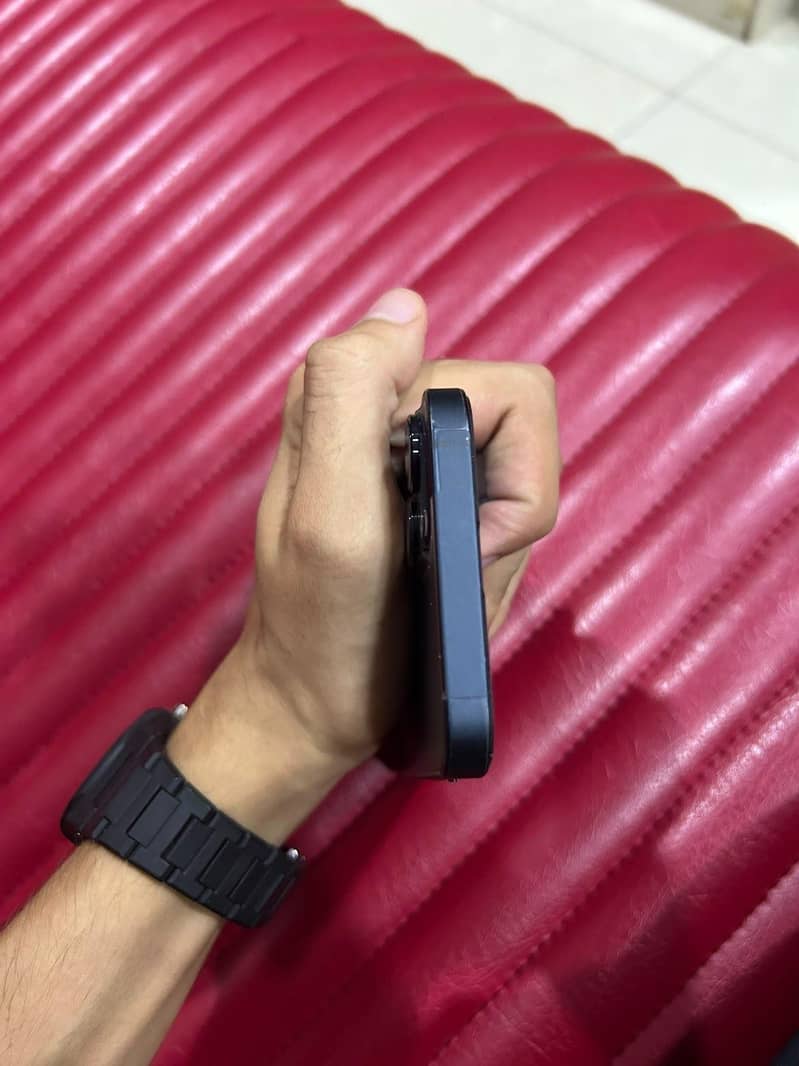 Apple iPhone 13 4