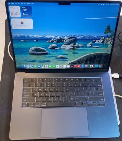 Macbook air M2 15 inch 8 GB RAM 512 SSD STORAGE