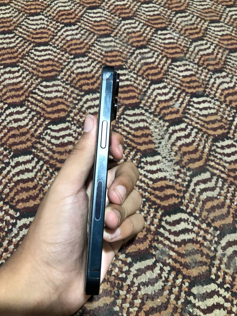 Apple iPhone 14 4