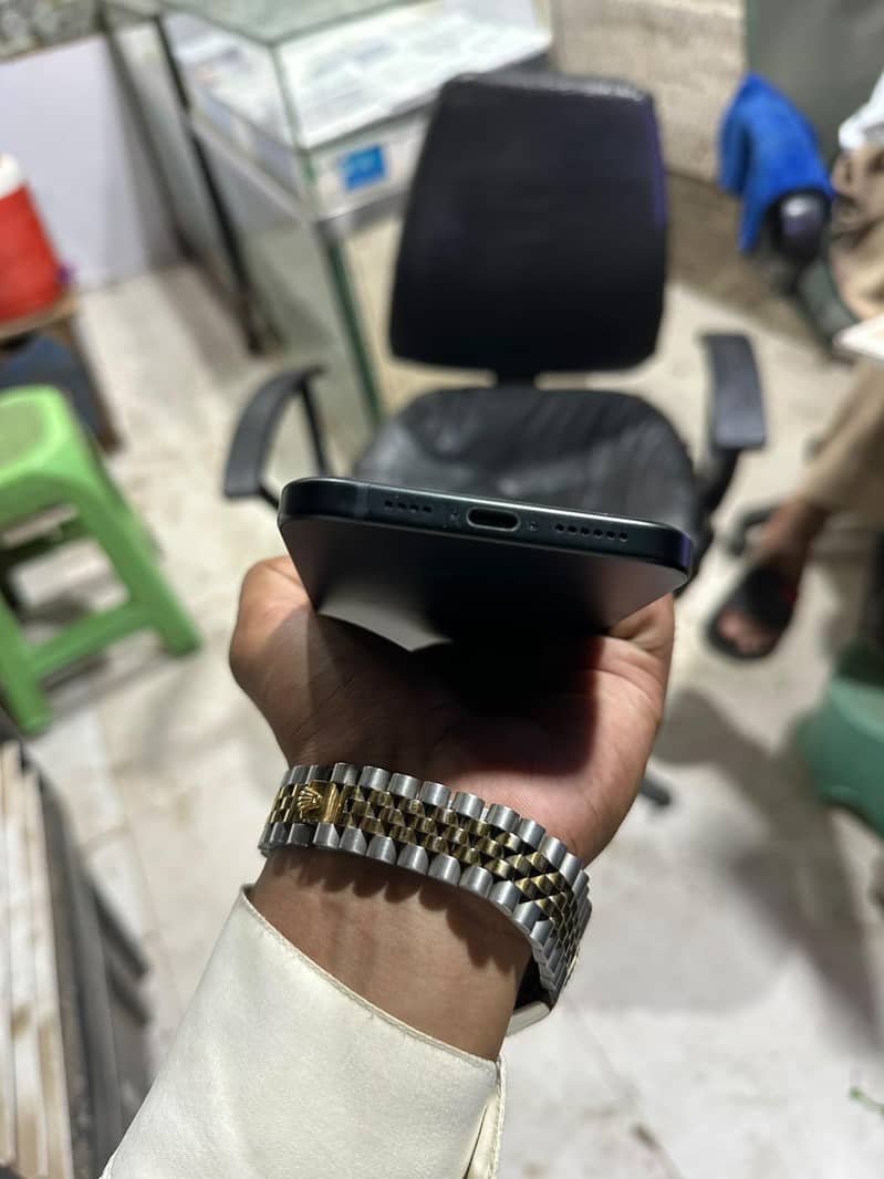 Apple iPhone 15 plus 3