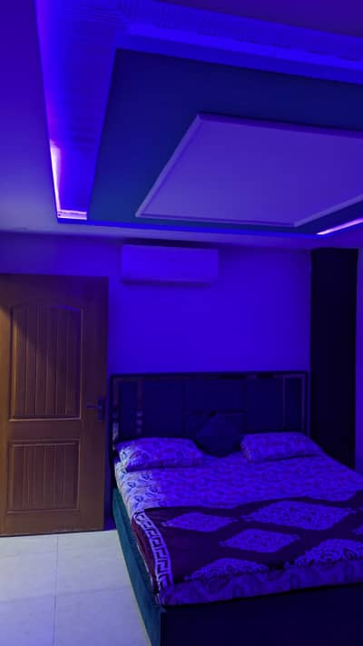 One bedroom apartment available on daily weakly basis in bahria town lahore and also available on short stay like 3/4 hours for couples and families