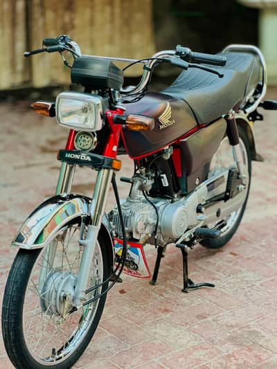 Honda CD70 2025