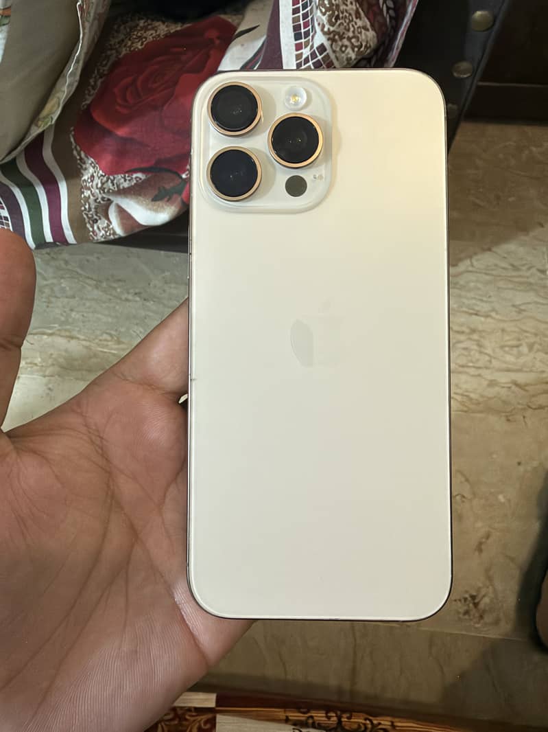 Apple iPhone 16 Pro Max 8