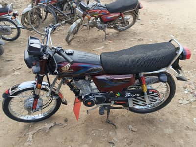 Honda 125 in excellent condition for sale