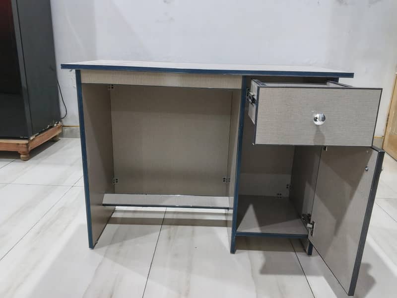 computer table 1