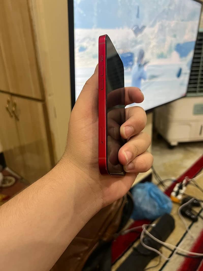 Apple iPhone 13 5