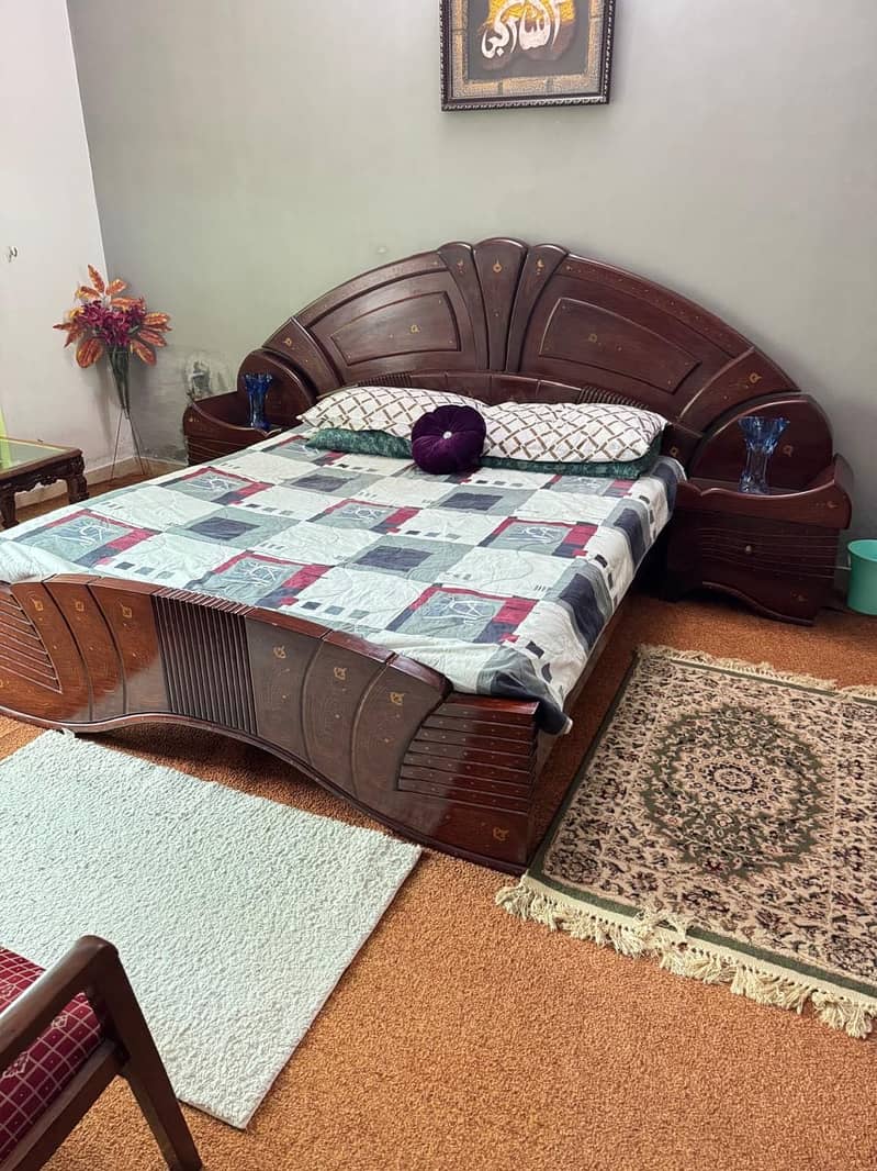 Sheesham Wood Solid Bed Set Along with Dressing Table 2