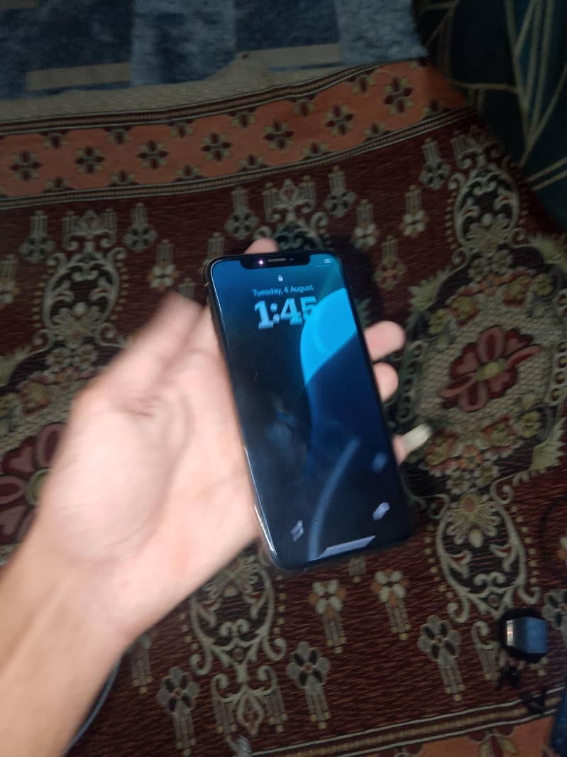 Apple iPhone XS 3