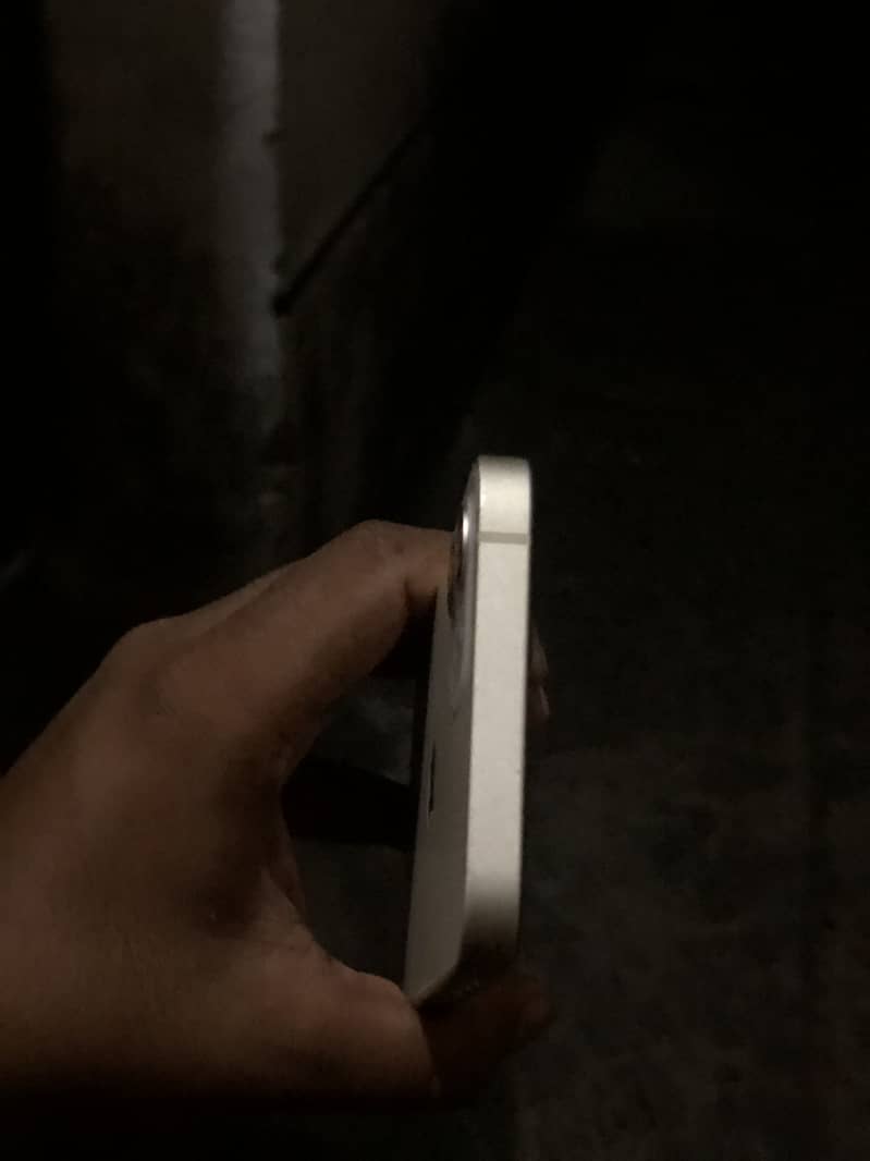 Apple iPhone 12 4