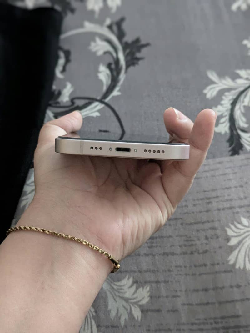 Apple iPhone 13 2