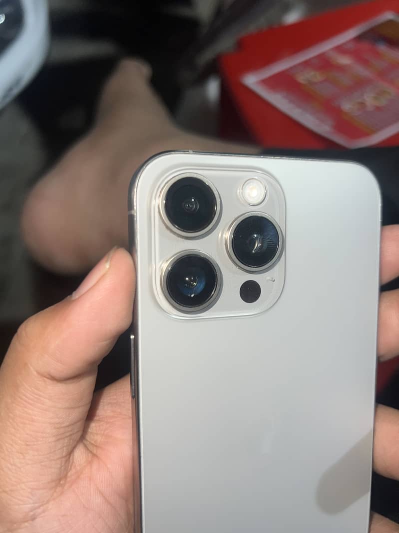 Apple iPhone 15 Pro Max 3
