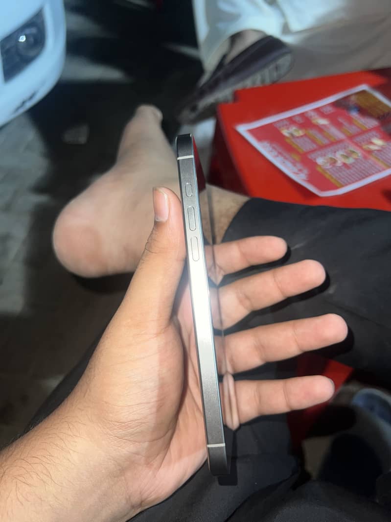 Apple iPhone 15 Pro Max 4
