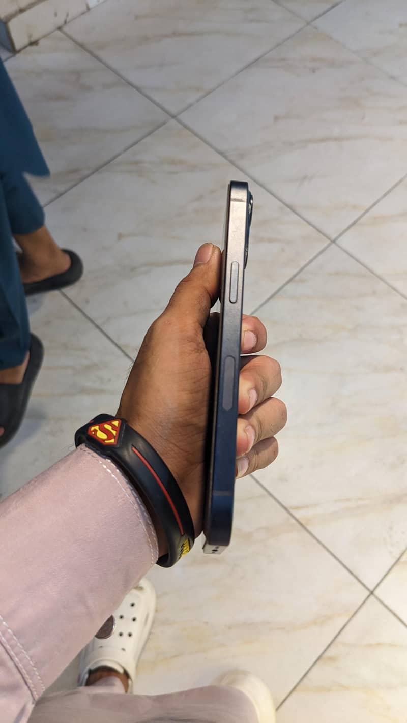 Apple iPhone 13 3