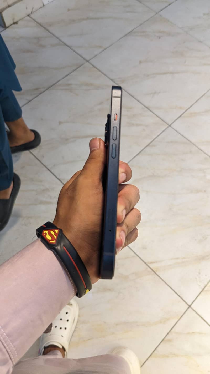Apple iPhone 13 4