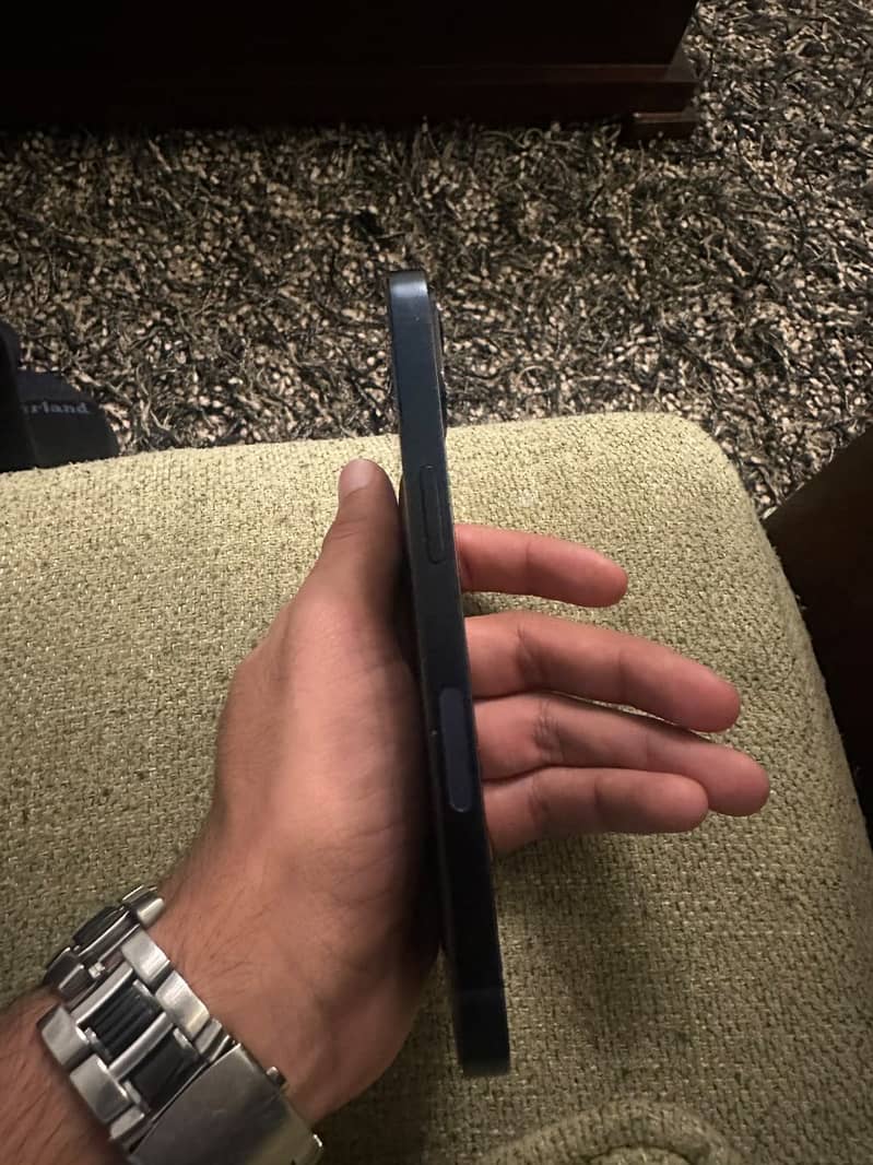Apple iPhone 13 7