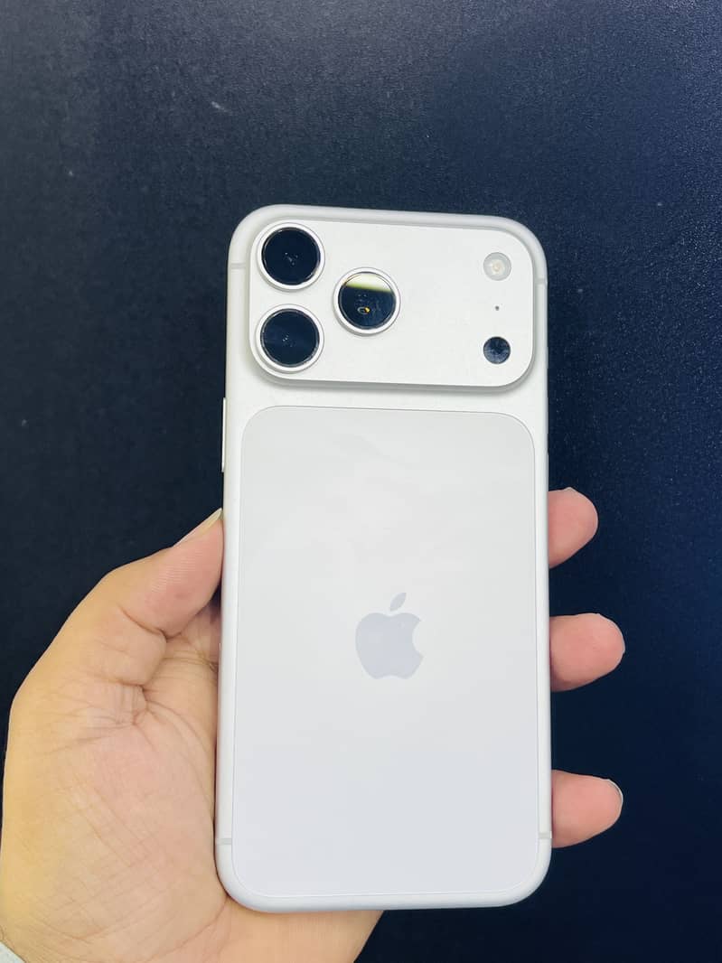 Apple iPhone 17 Pro Max 6