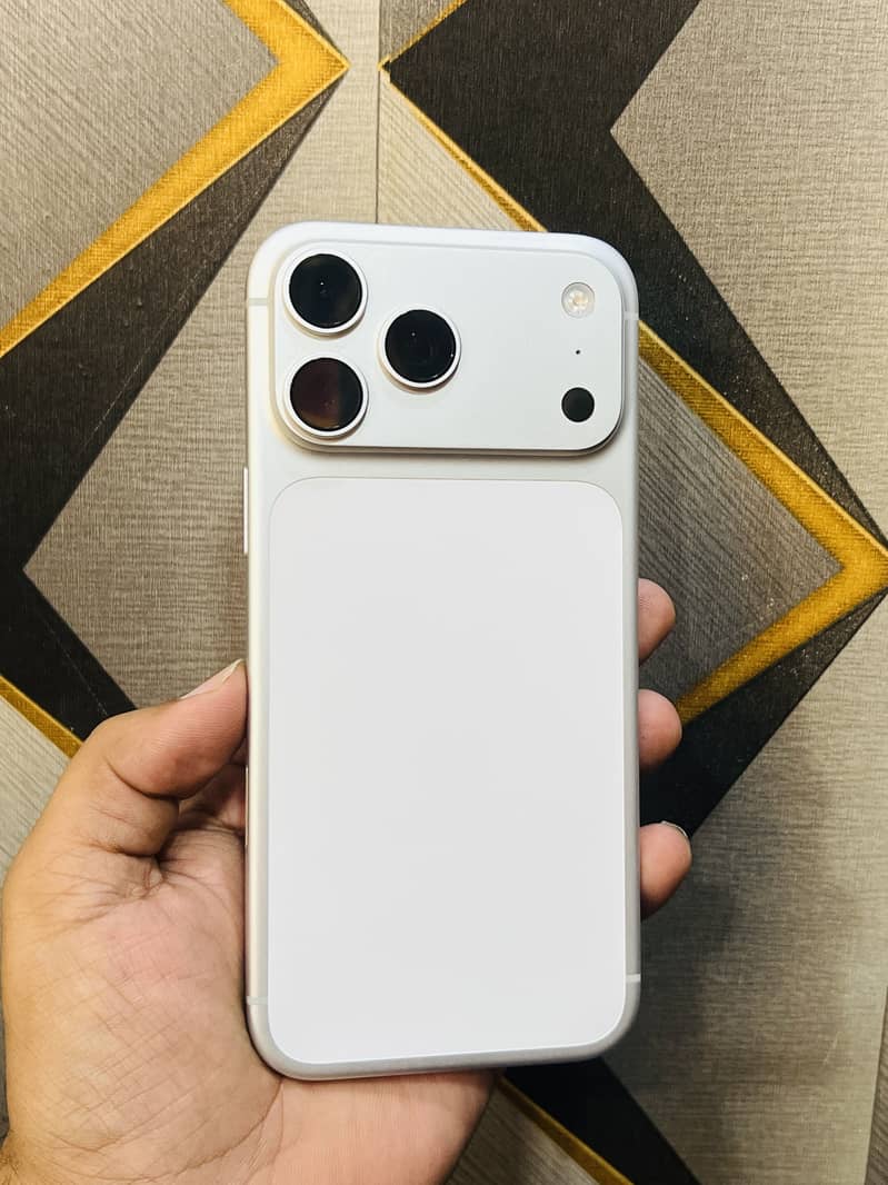 Apple iPhone 17 Pro Max 9