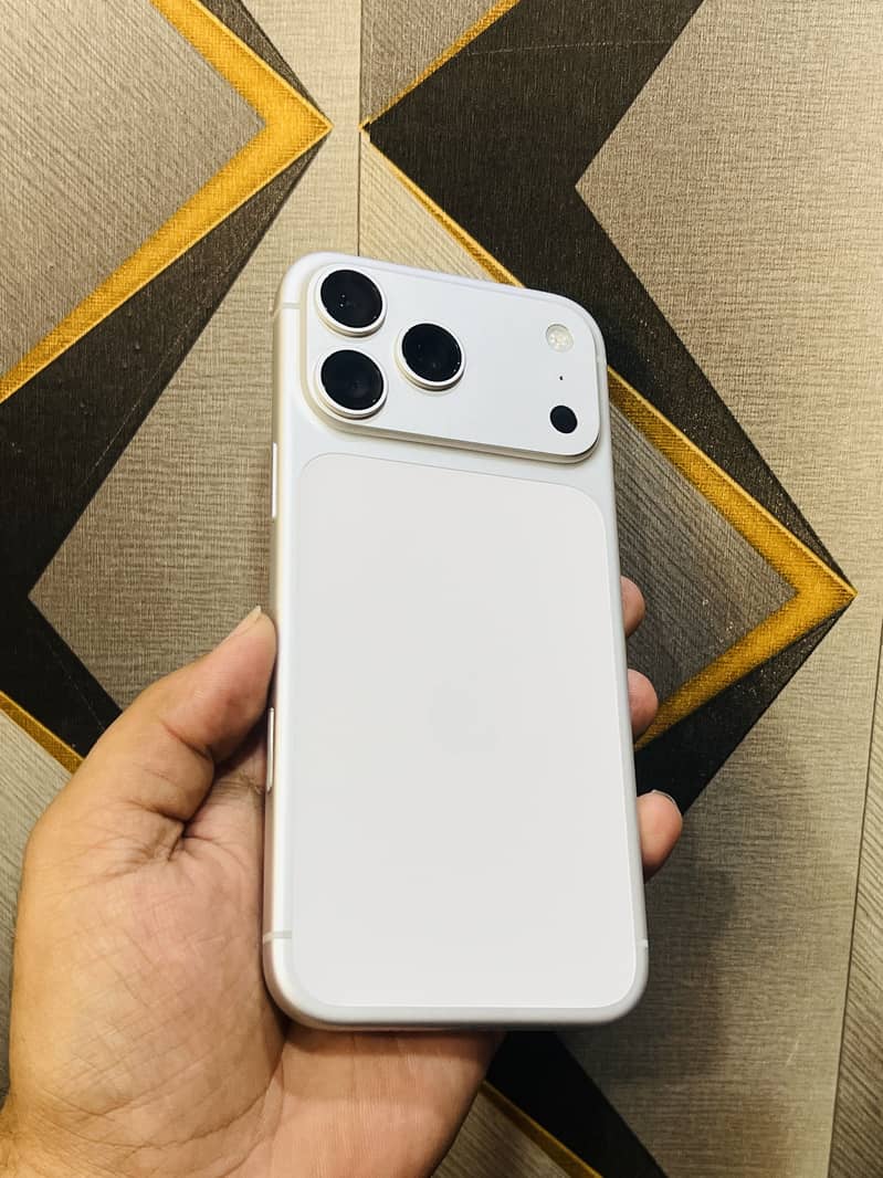 Apple iPhone 17 Pro Max 10