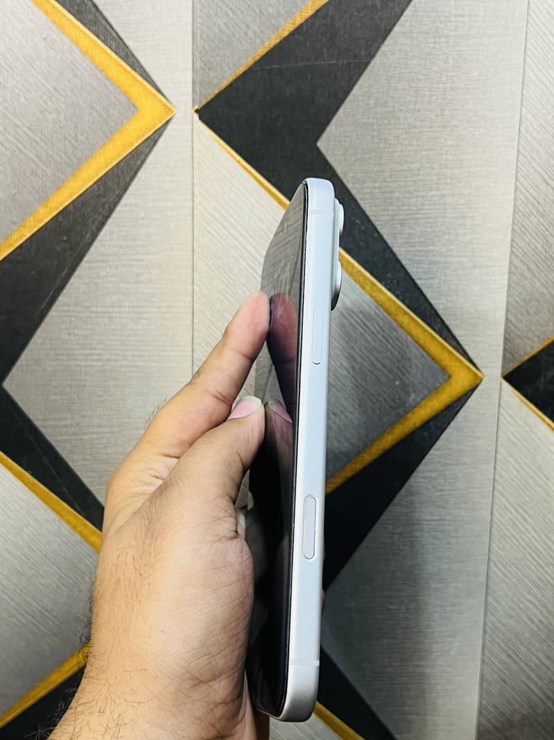 Apple iPhone 17 Pro Max 12